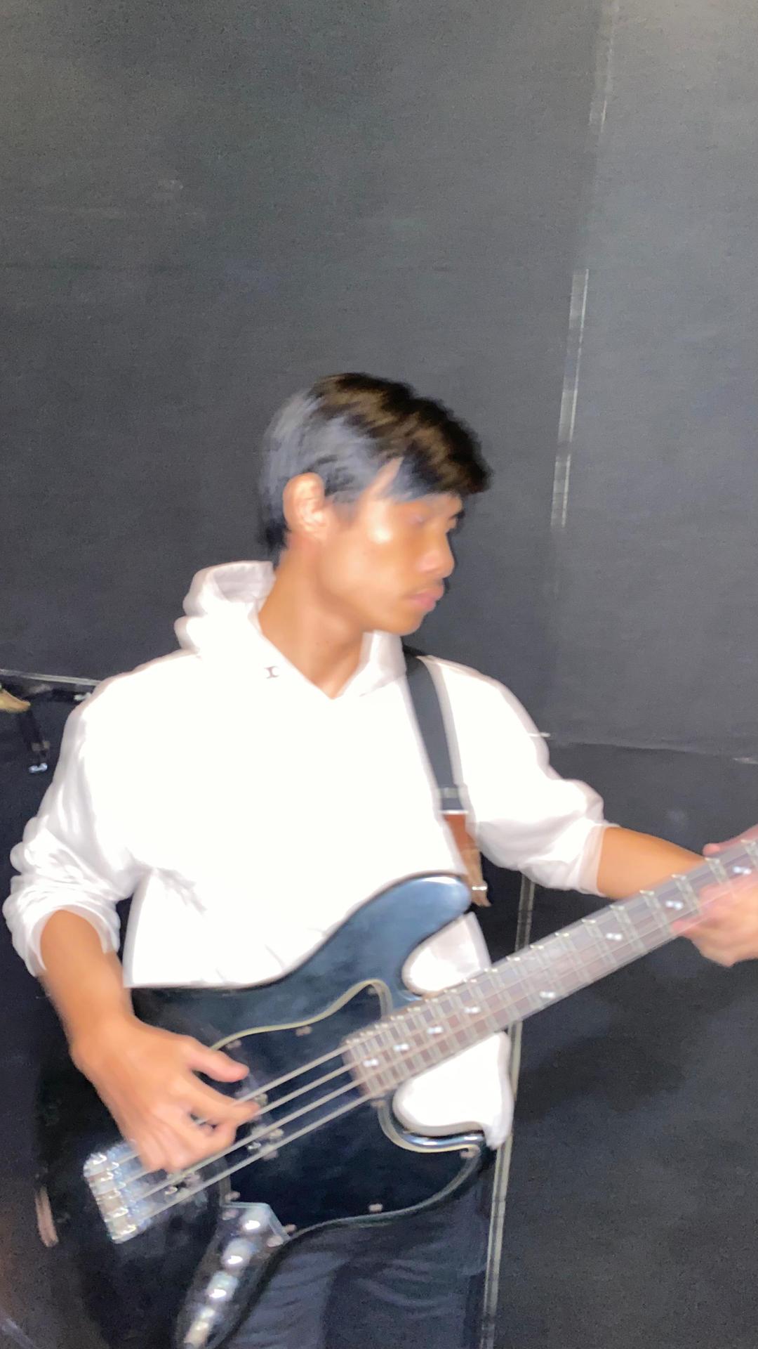/blurry-bass.jpg